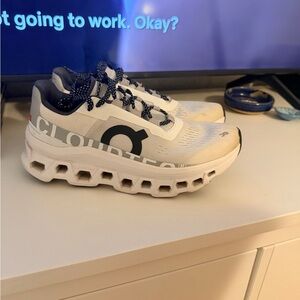 On Running Women’s Cloudtec Lightweight Running Shoes - White/Navy